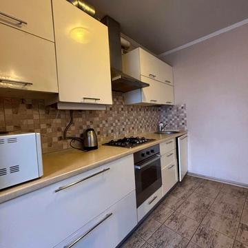 Богдана Хмельницького бульв., 11