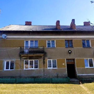 Продаж двох кімнатної квартири в Дережичах