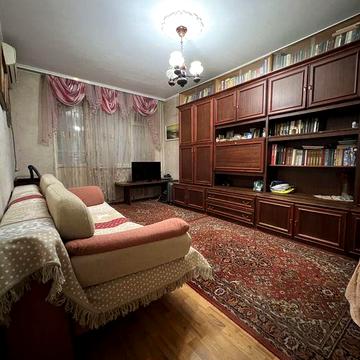 Продам 3к метро Защитников Украины