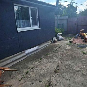 Продам дім  ,можливо по єоселя ,тільки продаж .