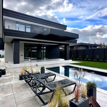 Квітнева вул.