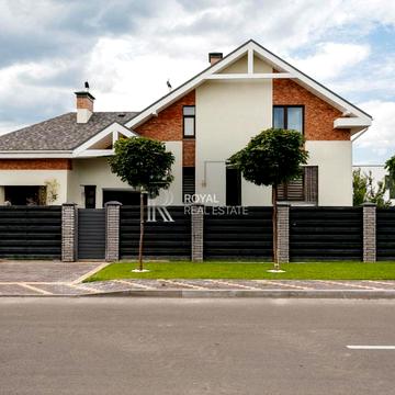 Центральна вул.