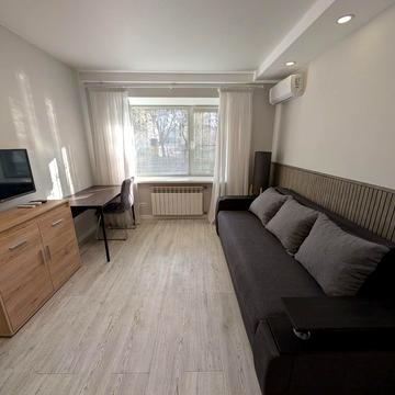 Валерія Лобановського просп., 196