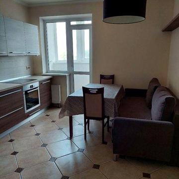 Сдам 2х комнатную Максимовича 3г,  метро  Васильковская,  жк 4 сезона