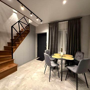 ‼️ТАУНХАУС з Дизайнерським ремонтом + 8м2 двір‼️ Меблі і техніка‼️