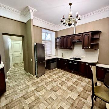 Продаж 3-кімнатної квартири у центрі Львова