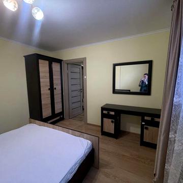 Оренда 2 кім. +з вітальнею, центр, 350$