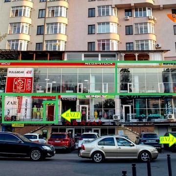 Андрія Мельника вул., 2