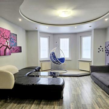 Кирила Трильовського вул., 25