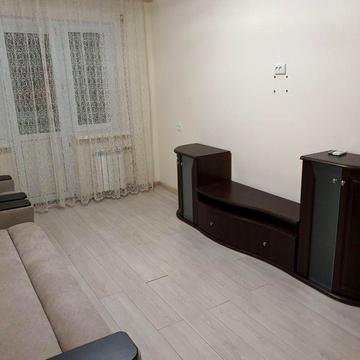 Космонавтів вул., 18