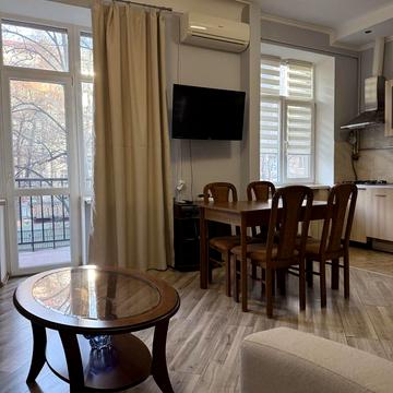 Кропивницького вул., 18