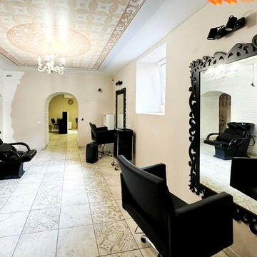 Михайла Грушевського вул., 37