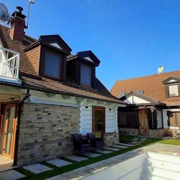 Будинок на Соломінці з особистим бомбосховищем з кухнею та кімнатою