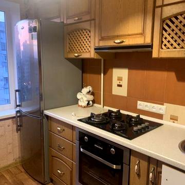 Продам 2 комнатную квартиру на Садах 2