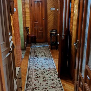 Тролейбусна вул., 4