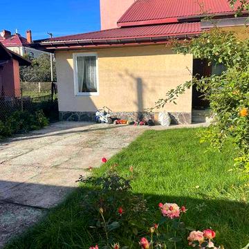 частини будинку з ділянкою 2,5 сот Залізничний р-н