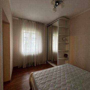 Довгострокова оренда 3к Дім Рівненська вулиця