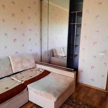 Продам 2-х кім.кв.метро 15 хвилин.