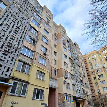 Акад.Корольова, 2-х комнатная квартира 51 кв.м.  1 этаж  Лоджия  Чешка