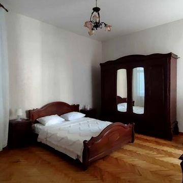 Сдам до травня. Від ріелтора. 2 кімнатна, Осипова/Троїцька.