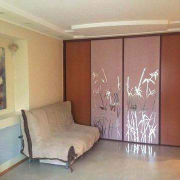 Здам 1 кімнатну квартиу. Дарницька площа. Вул. Будівельників 4.