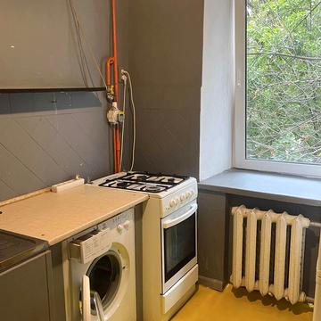 Лєскова вул., 6