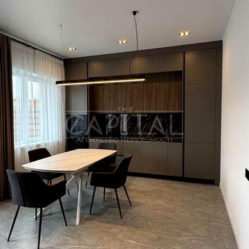 Центральна вул.