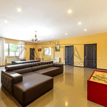 Богатирська вул., 21