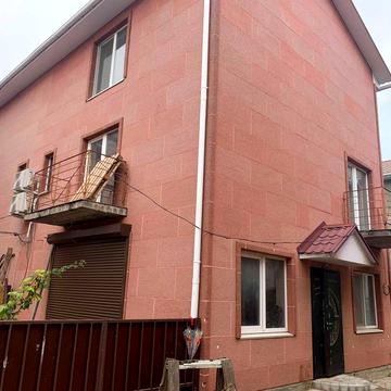 Котедж 3 пов. гарне місце  розташування, близько до міста, 80% ремонт