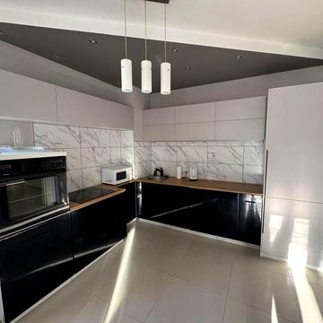 Здам в оренду трикімнатну квартиру на Саперно Слобідській 22