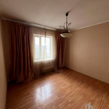 Академіка Єфремова вул. (Командарма Уборевича), 19