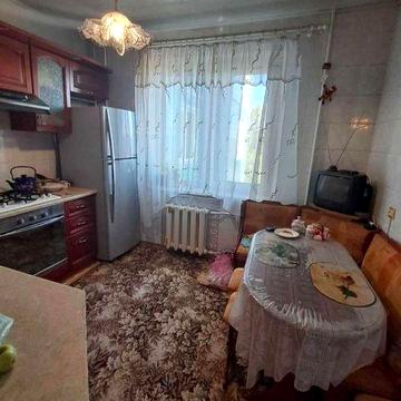 Продаю трьохкімнатну квартиру в центрі міста