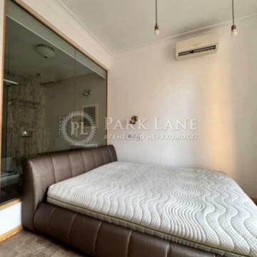 Бессарабська пл., 5