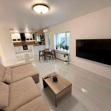 Будинок з євроремонтом у Полтаві, 107 м², 3 кімнати та кухня-студія