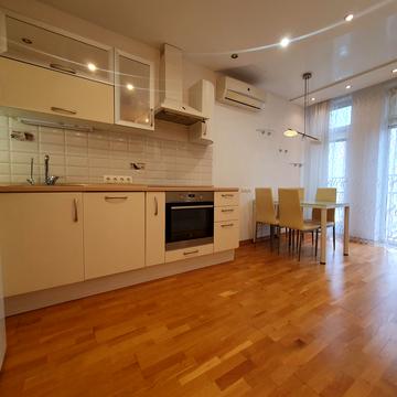 Регенераторна вул., 4