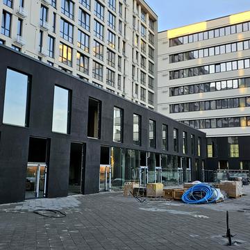 Надрічна вул., 1