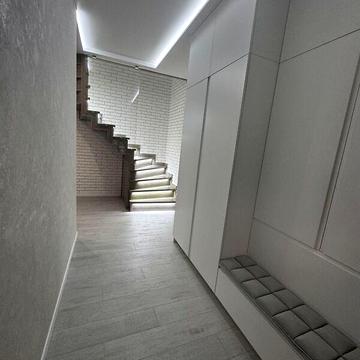 Продаж 3к Дім Незалежності вулиця