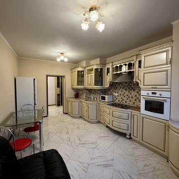 Дніпровська набережна вул., 25