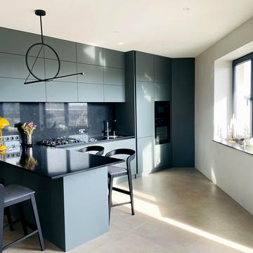 Василя Єрошенка вул. (), 14