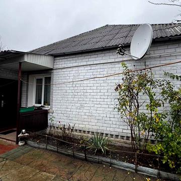 Продам пол дома в Чугуеве ( на престижной улице)