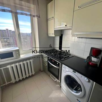 Зої Гайдай вул., 7