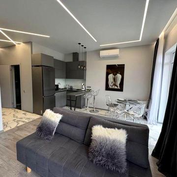 Сдам красивую квартиру ЖК Корфу 10 Фонтана 2 этаж,терраса 45м2