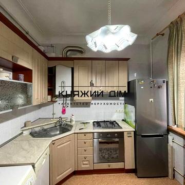 Будівельників вул., 41