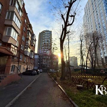 Героїв Крут вул. (Фурманова), 1