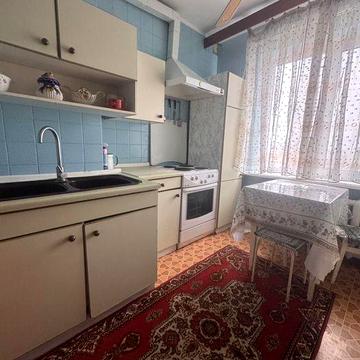 2-ком, кв-ра с лоджией на 1 ст. Люстдорфской дороги, жилое состояние!