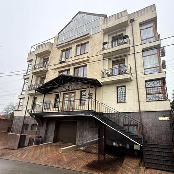 Лисичанська вул., 29