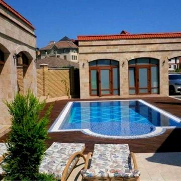 Современный дом с бассейном Совиньон