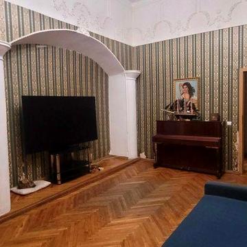 Найдешевший м2 на Льва Толстого. 4 кімнати, 87 м2, 2/5. Рогнідинська