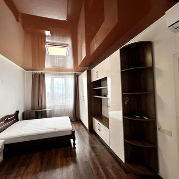 Середньофонтанська вул., 35