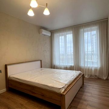 Героїв Небесної Сотні просп., 14/4